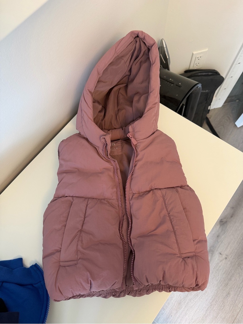 Zara Kids Hooded Puffer Vest in Dusty Mauve